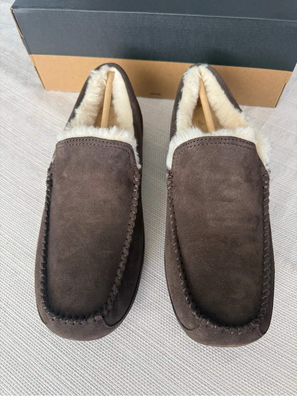 UGG Men’s linscot suede slippers